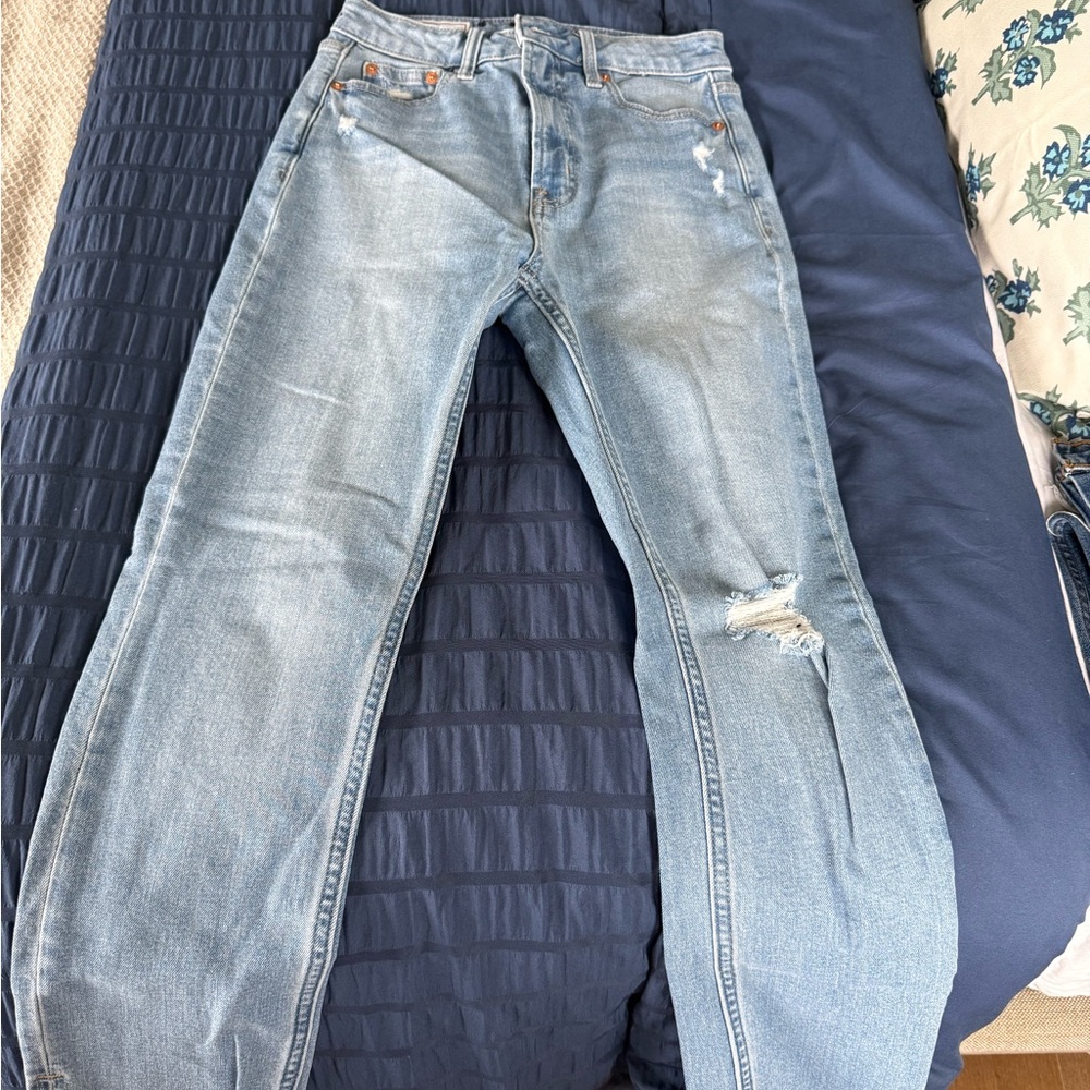 GAP Blue Straight Leg Jeans with Light Wash